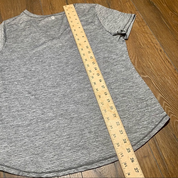 90 degree by Reflex gray v-neck short sleeve work top - Picture 5 of 8
